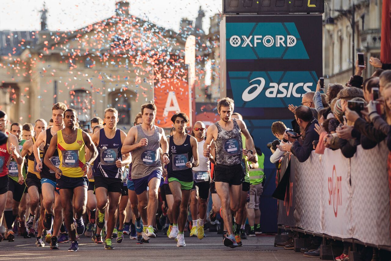 Oxford Half Marathon crowd of runners Oxford Half Marathon crowd of runners